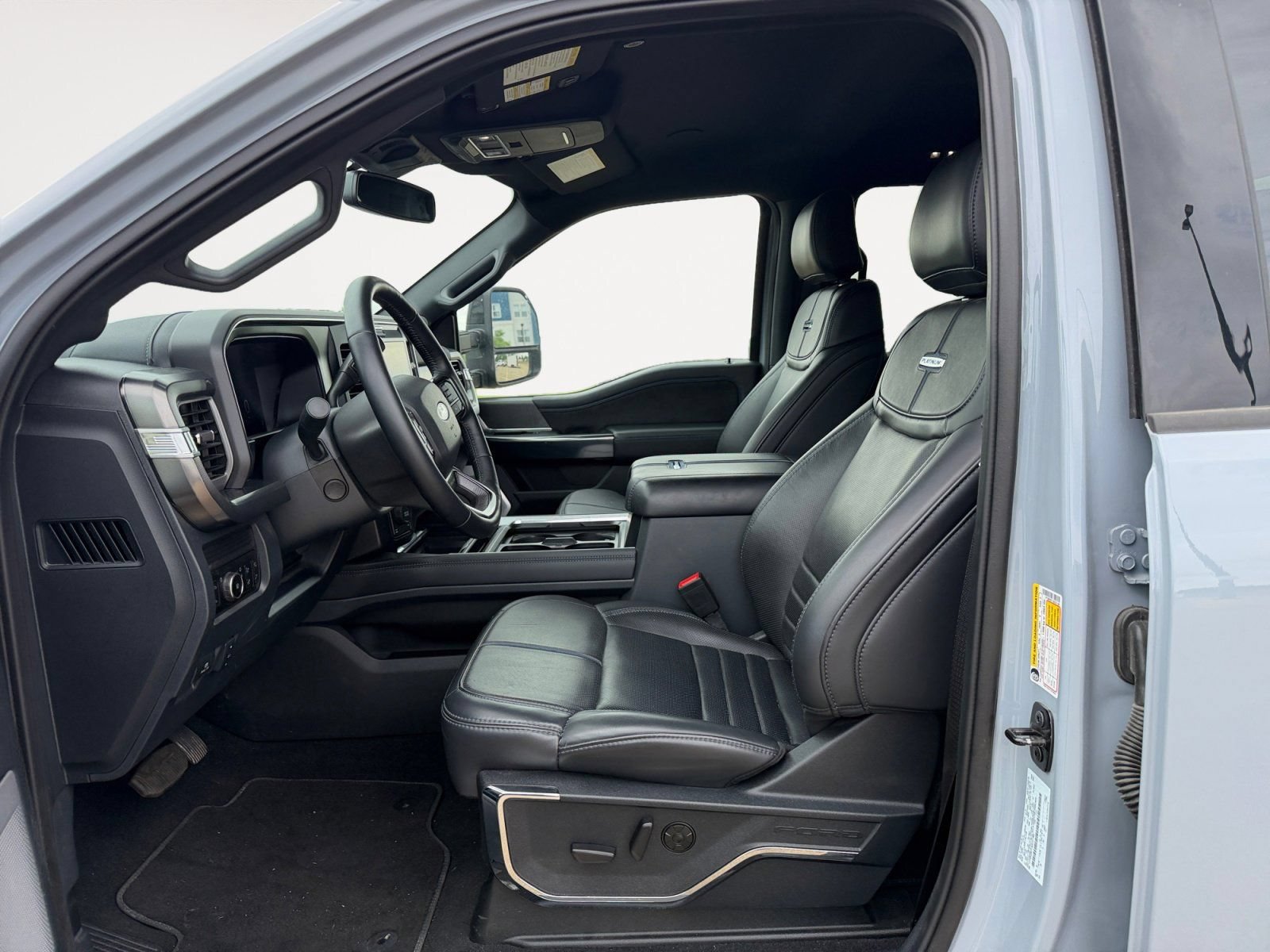 Used 2025 Ford F250 Platinum AWD/4WD image 9