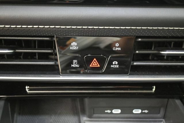 Used 2024 Volkswagen Atlas Cross Sport SE AWD/4WD image 23