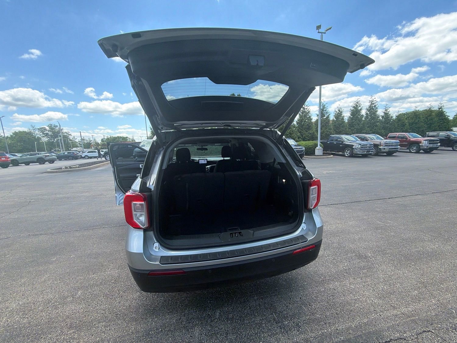 Used 2021 Ford Explorer XLT AWD/4WD image 23