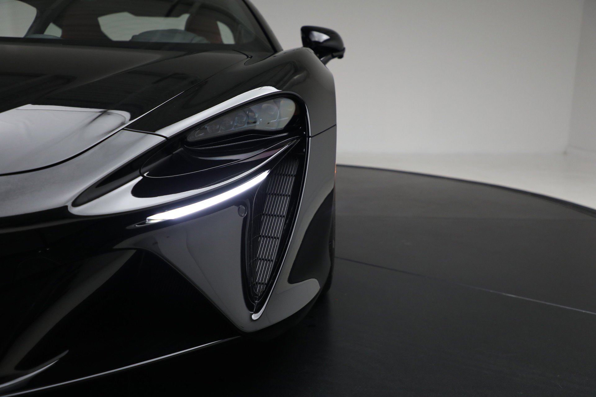 Used 2024 McLaren Artura image 32