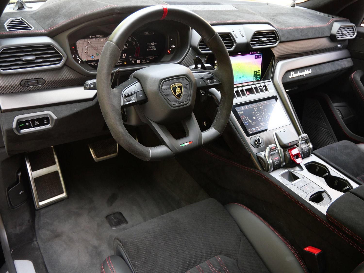 Used 2024 Lamborghini Urus Performante AWD/4WD image 10