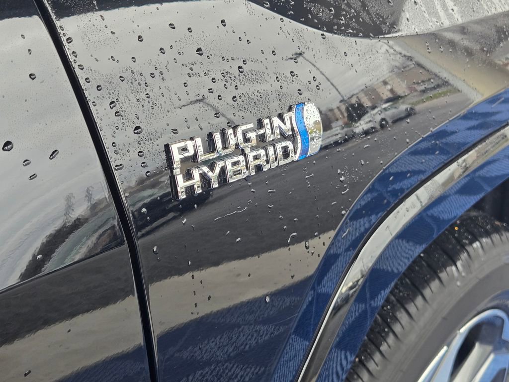 Used 2024 Toyota RAV4 SE image 30