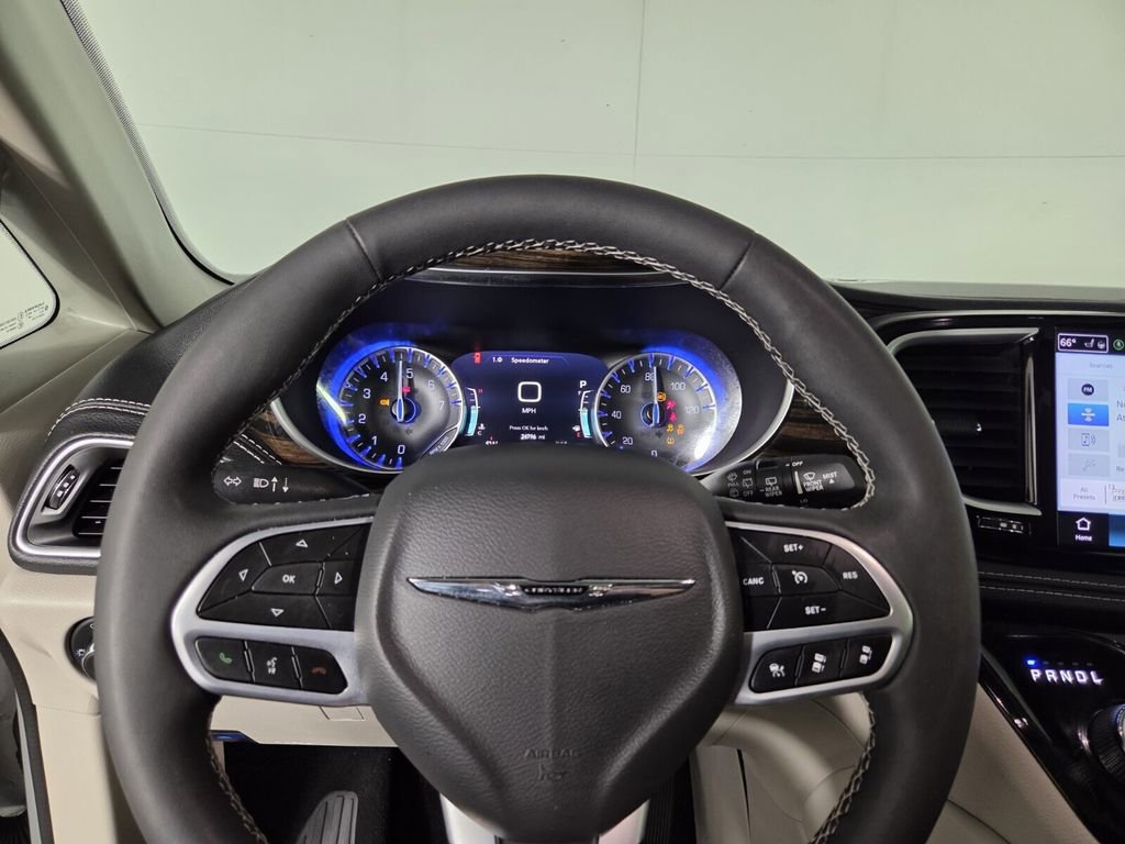 Certified 2024 Chrysler Pacifica Limited image 14