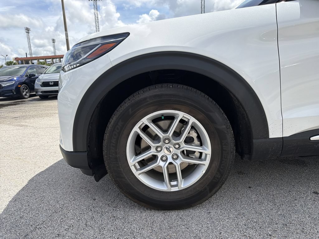 Used 2025 Ford Explorer Active RWD image 36