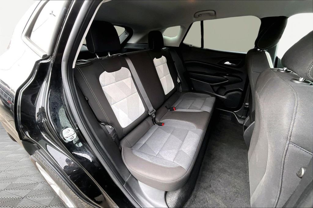 Used 2025 Chevrolet Trax LS image 27