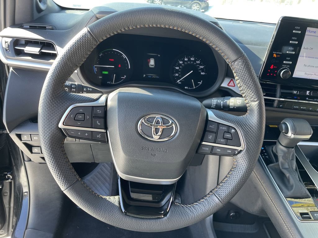 Used 2023 Toyota Sienna XLE Woodland Edition image 16