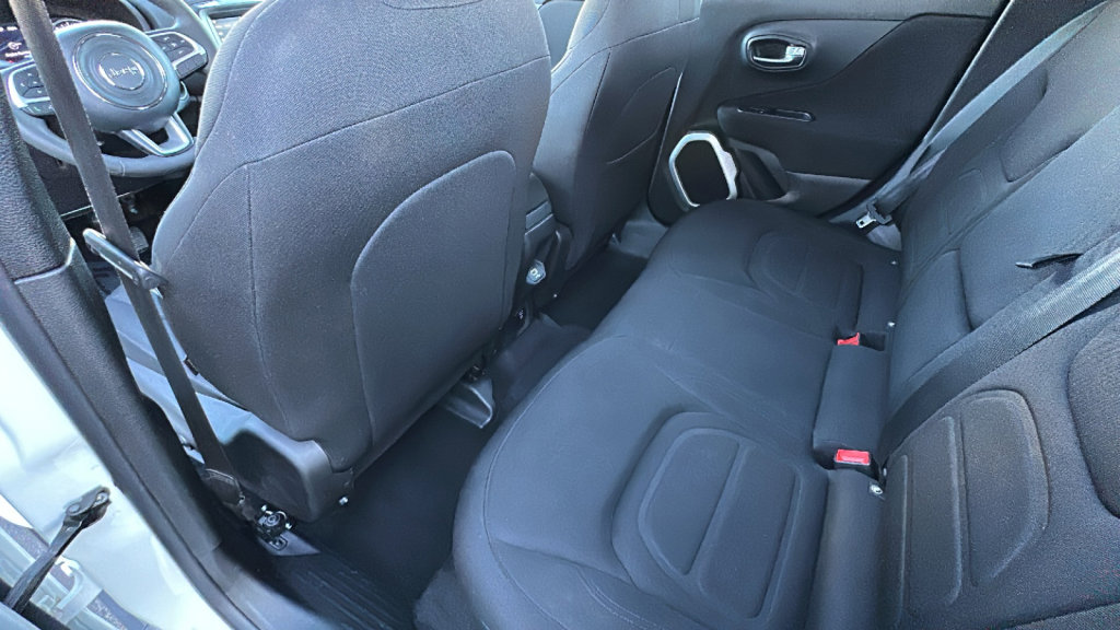 Used 2018 Jeep Renegade Latitude w/ Popular Equipment Group image 24