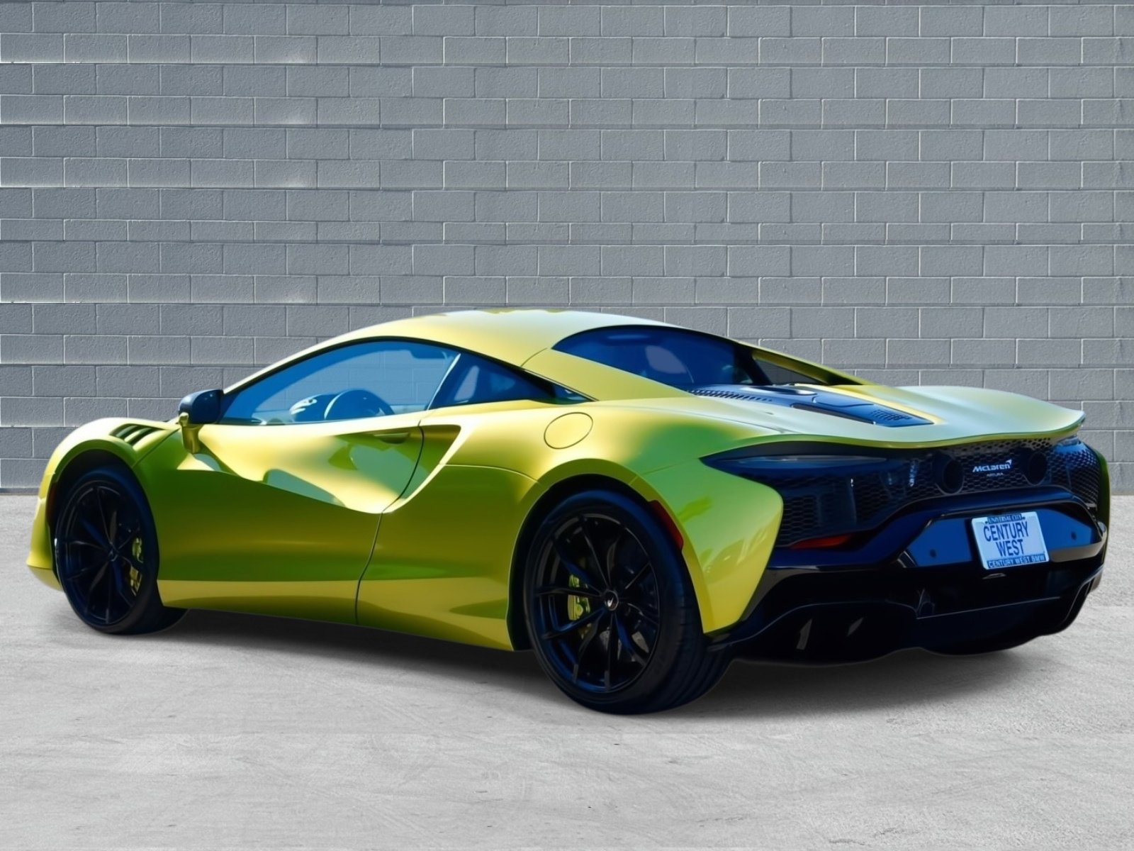 Used 2023 McLaren Artura image 5