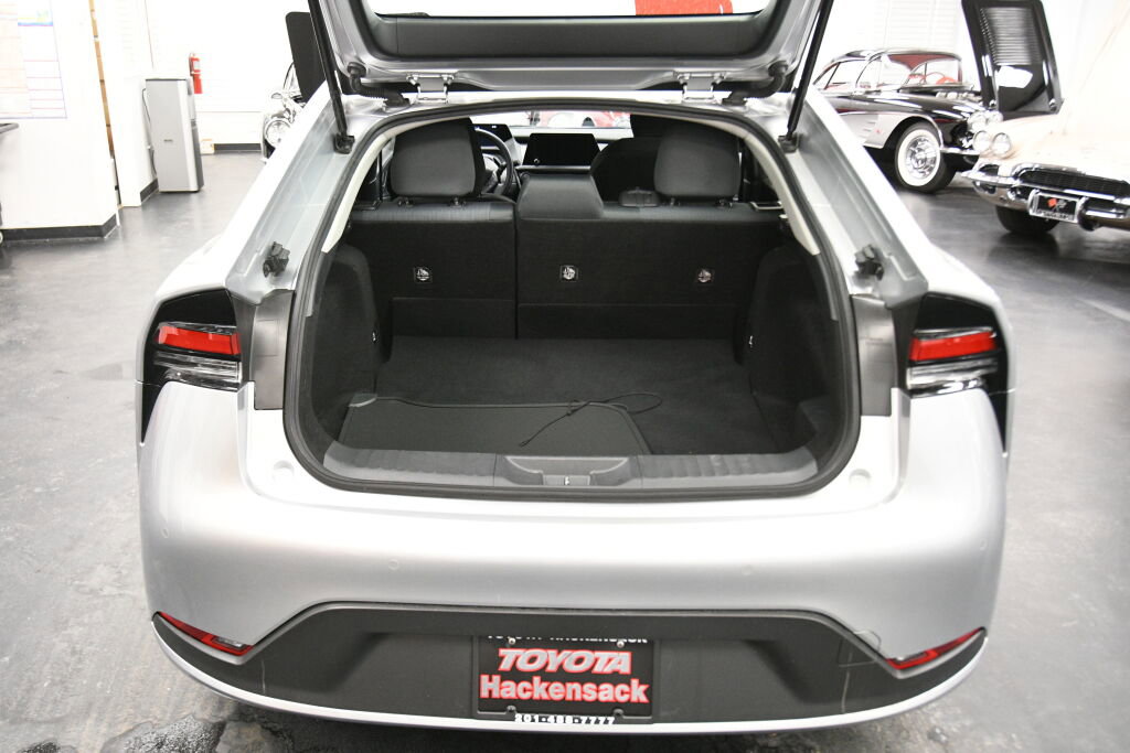 Used 2024 Toyota Prius LE image 21