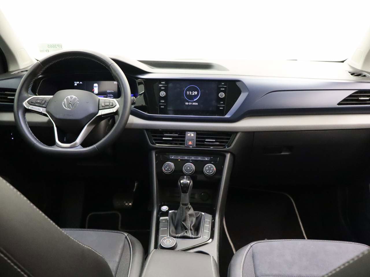 Used 2023 Volkswagen Taos SE w/ Panoramic Sunroof Package image 12