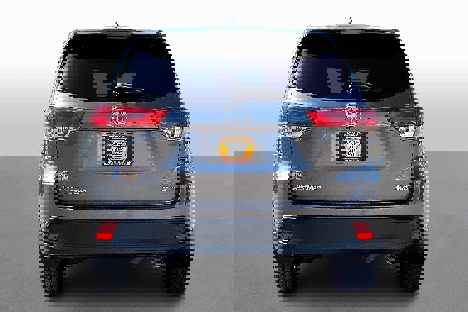 Used 2018 Toyota Highlander LE image 4