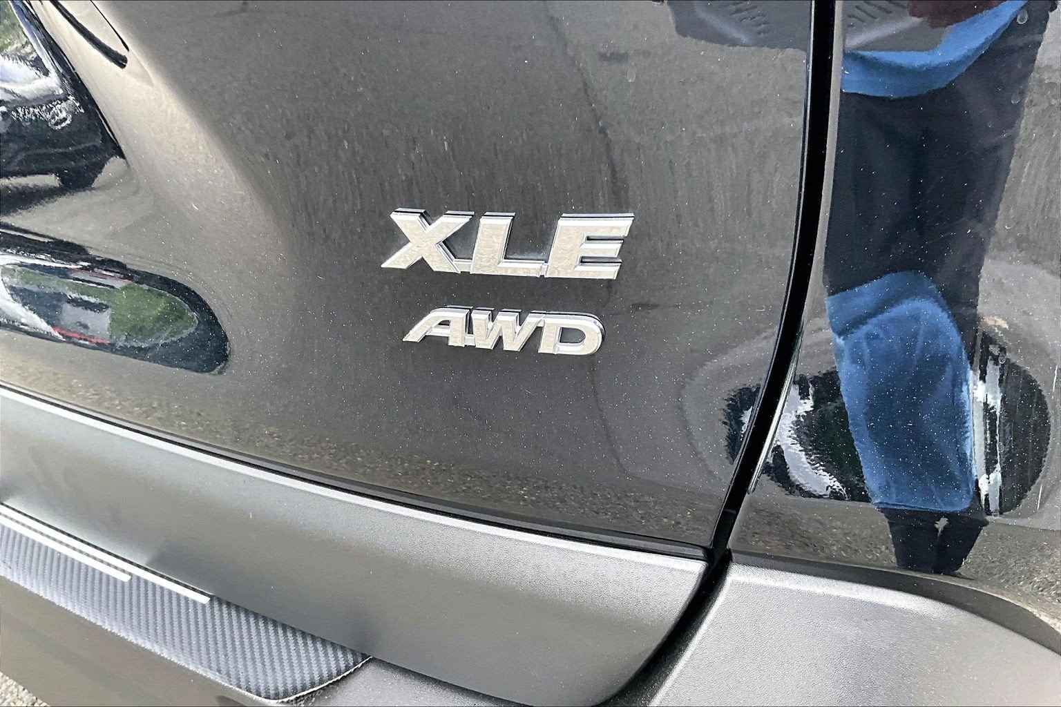 Used 2025 Toyota RAV4 XLE AWD/4WD image 8