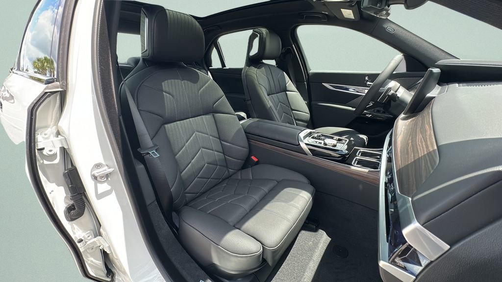New 2026 BMW 760i xDrive w/ Premium Package AWD/4WD image 23