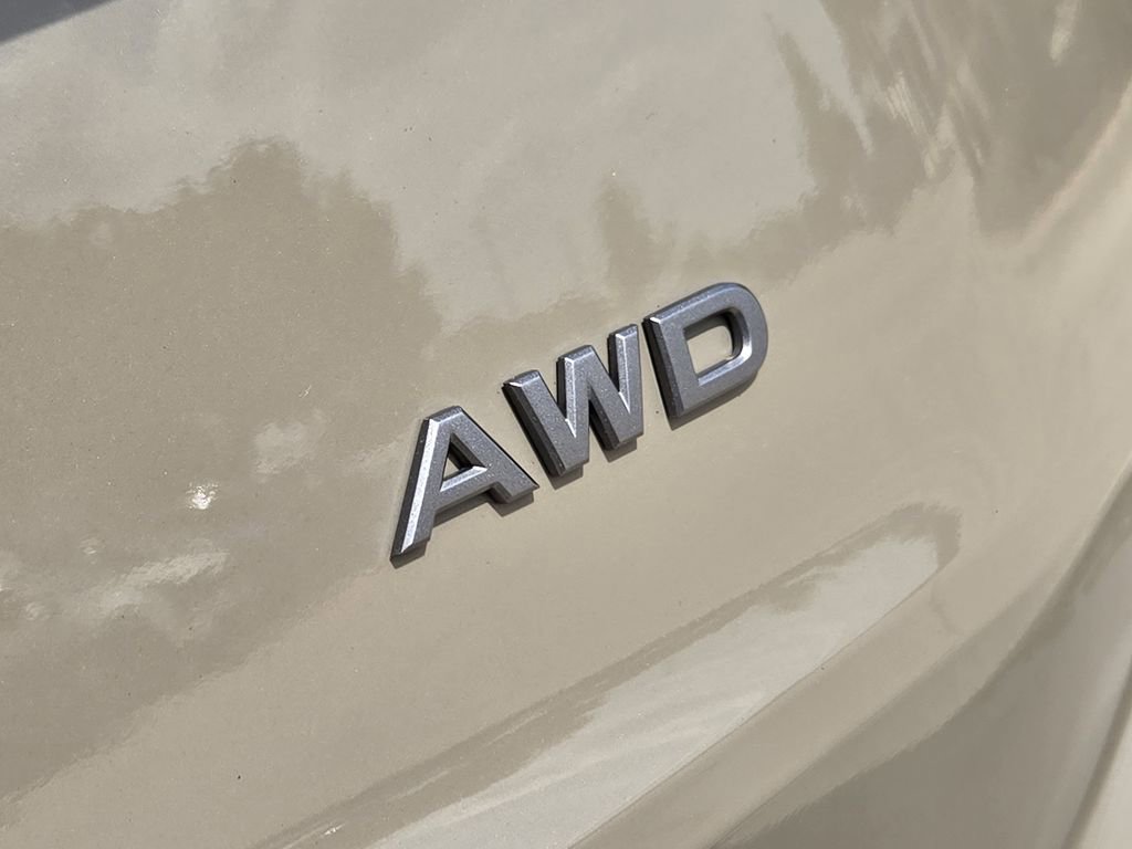 Used 2025 Nissan Rogue SV AWD/4WD image 15