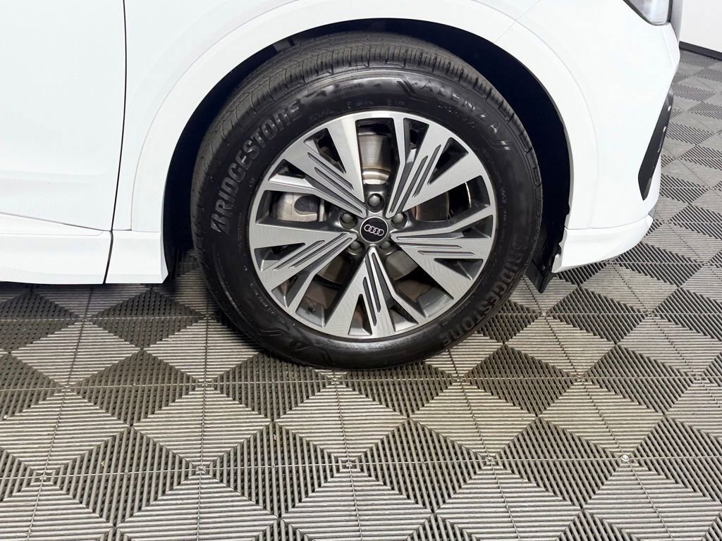 Used 2025 Audi Q4 e-tron Premium w/ Convenience Package RWD image 13