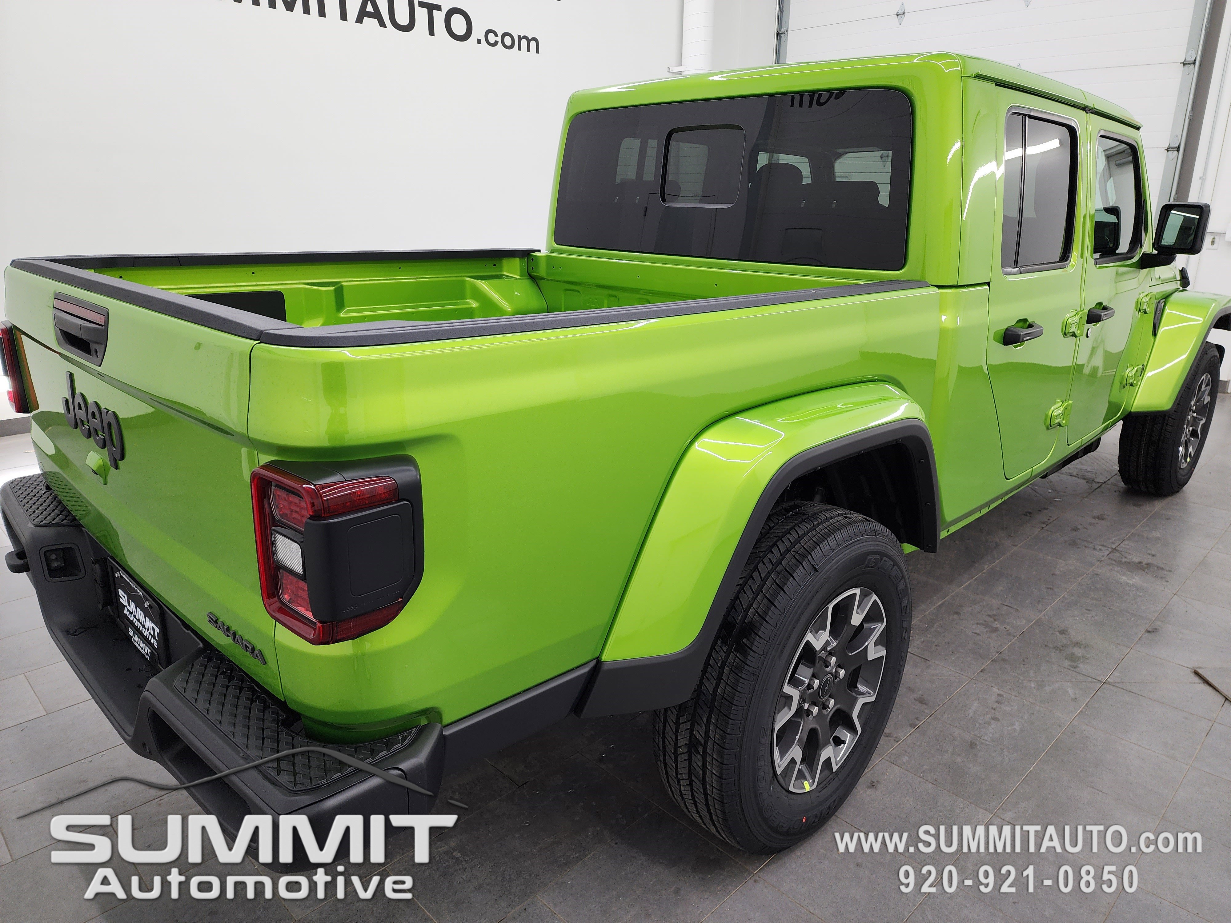New 2026 Jeep Gladiator Sahara image 4