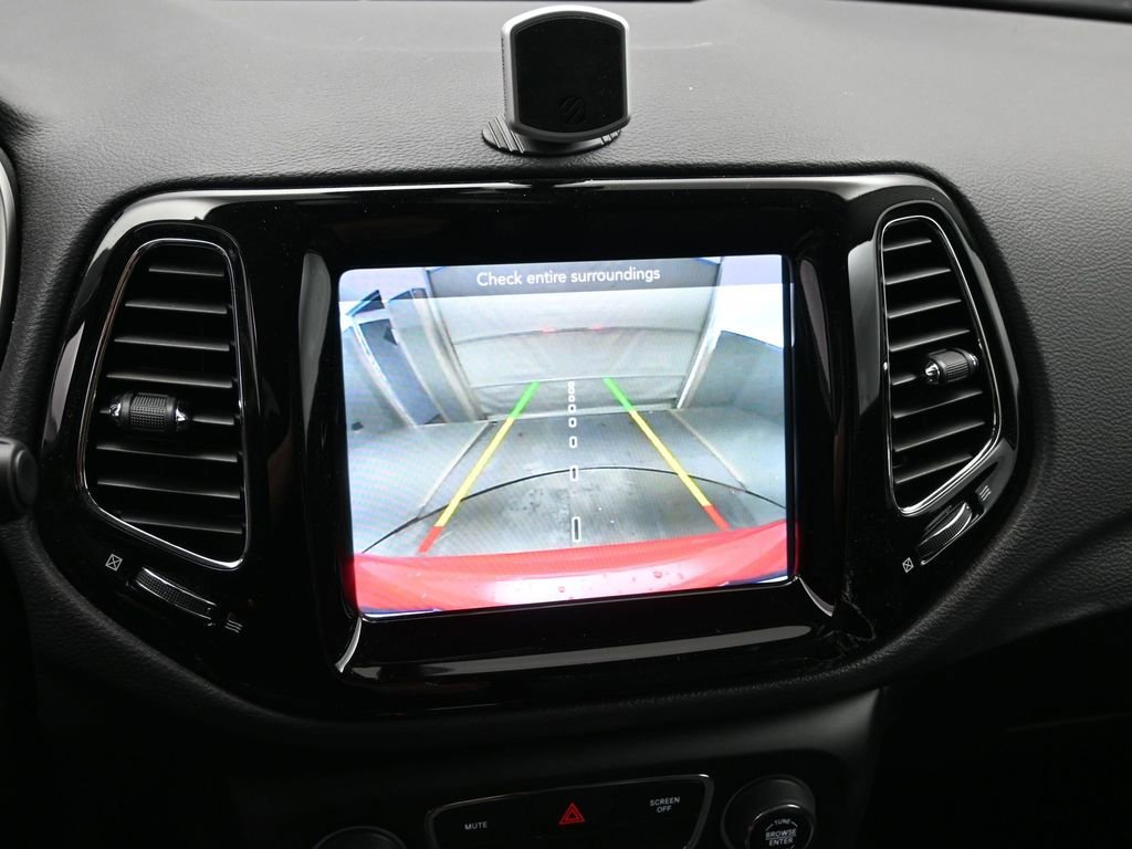 Used 2018 Jeep Compass Limited image 17