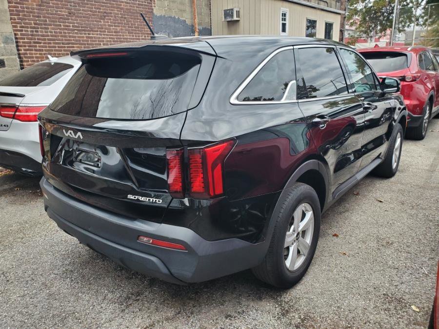 Used 2023 Kia Sorento LX image 6