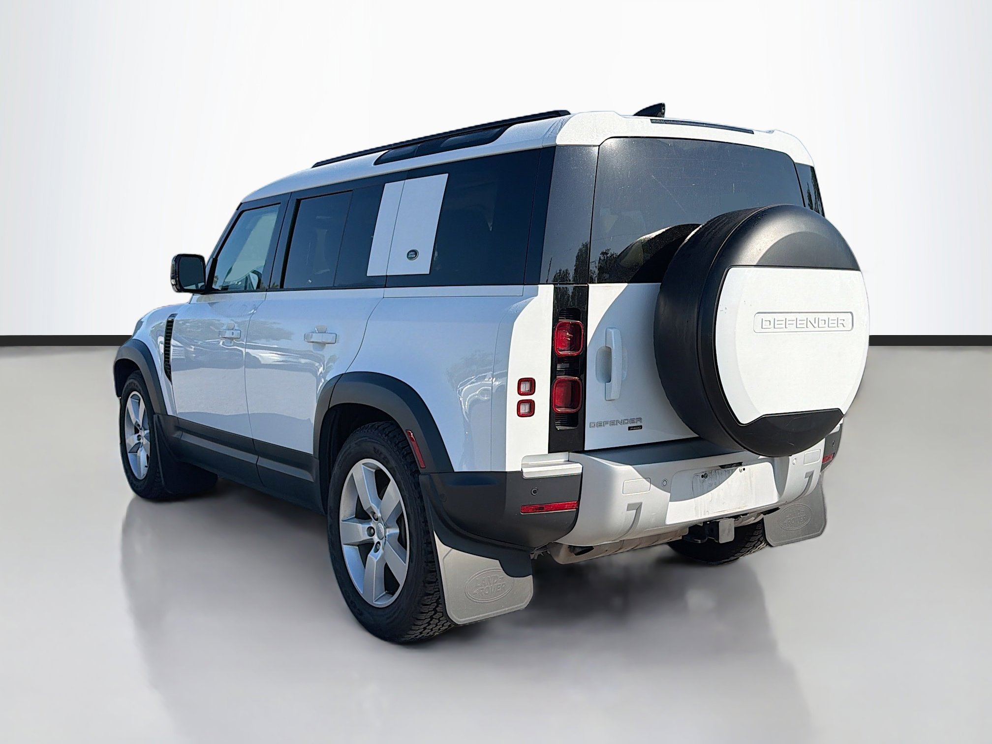 Used 2022 Land Rover Defender 110 SE image 3