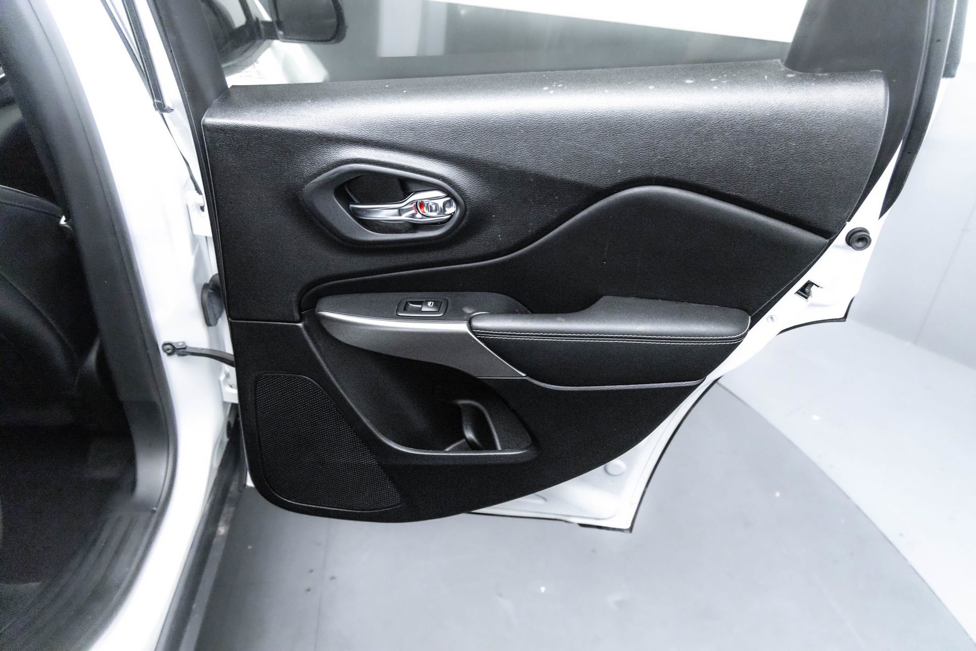 Used 2021 Jeep Cherokee Latitude Lux 80th Anniv w/ Quick Order Package 26U 80TH image 35