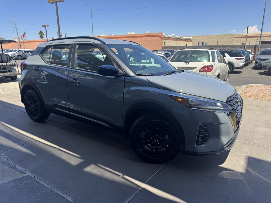 Used 2023 Nissan Kicks SR FWD image 6