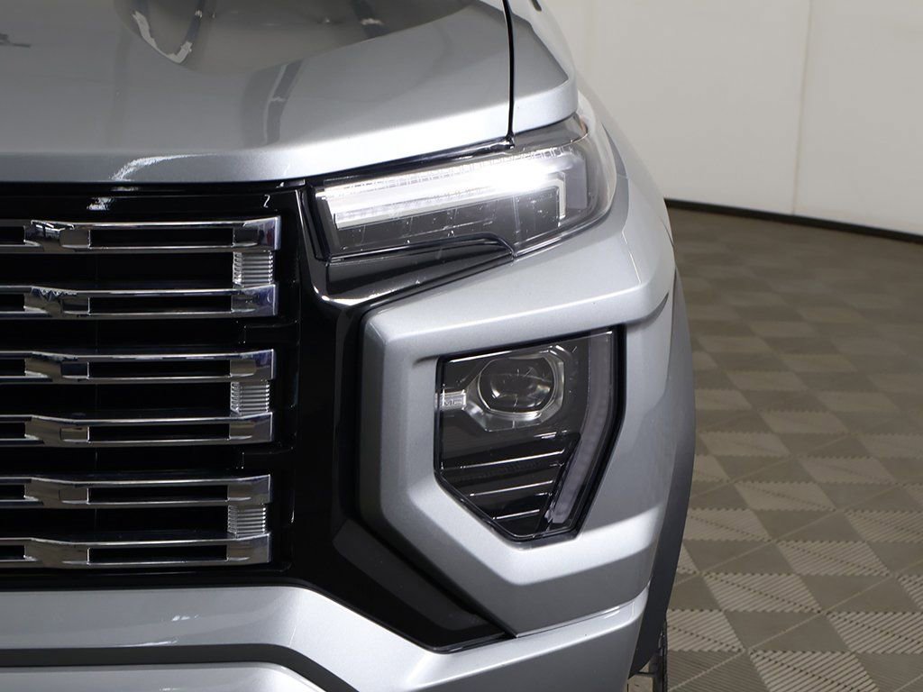 Used 2023 GMC Canyon Denali image 18