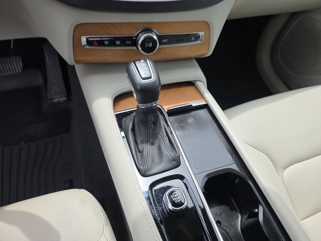 Used 2022 Volvo XC90 T5 Momentum w/ Advanced Package image 31