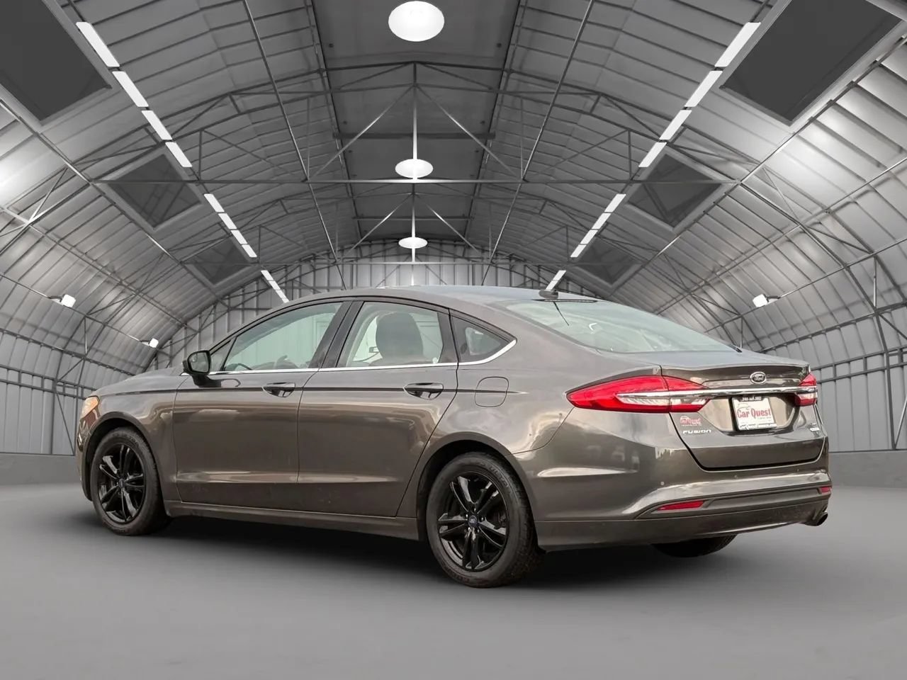 Used 2018 Ford Fusion SE w/ Fusion SE Technology Package FWD image 5
