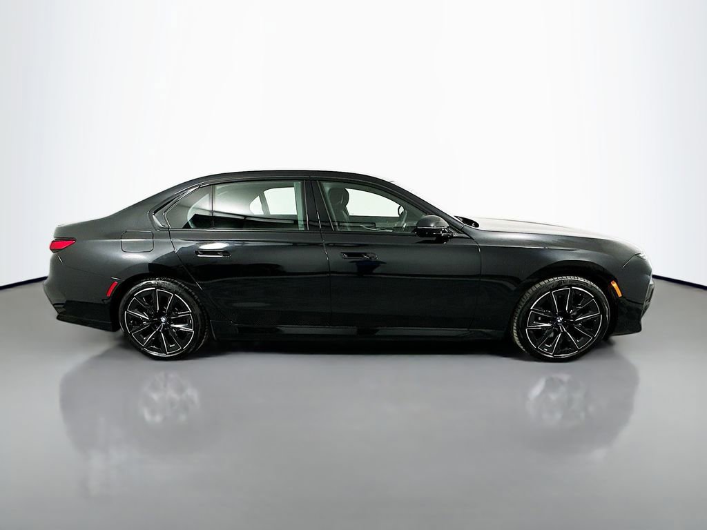 Used 2025 BMW 750e xDrive AWD/4WD image 4