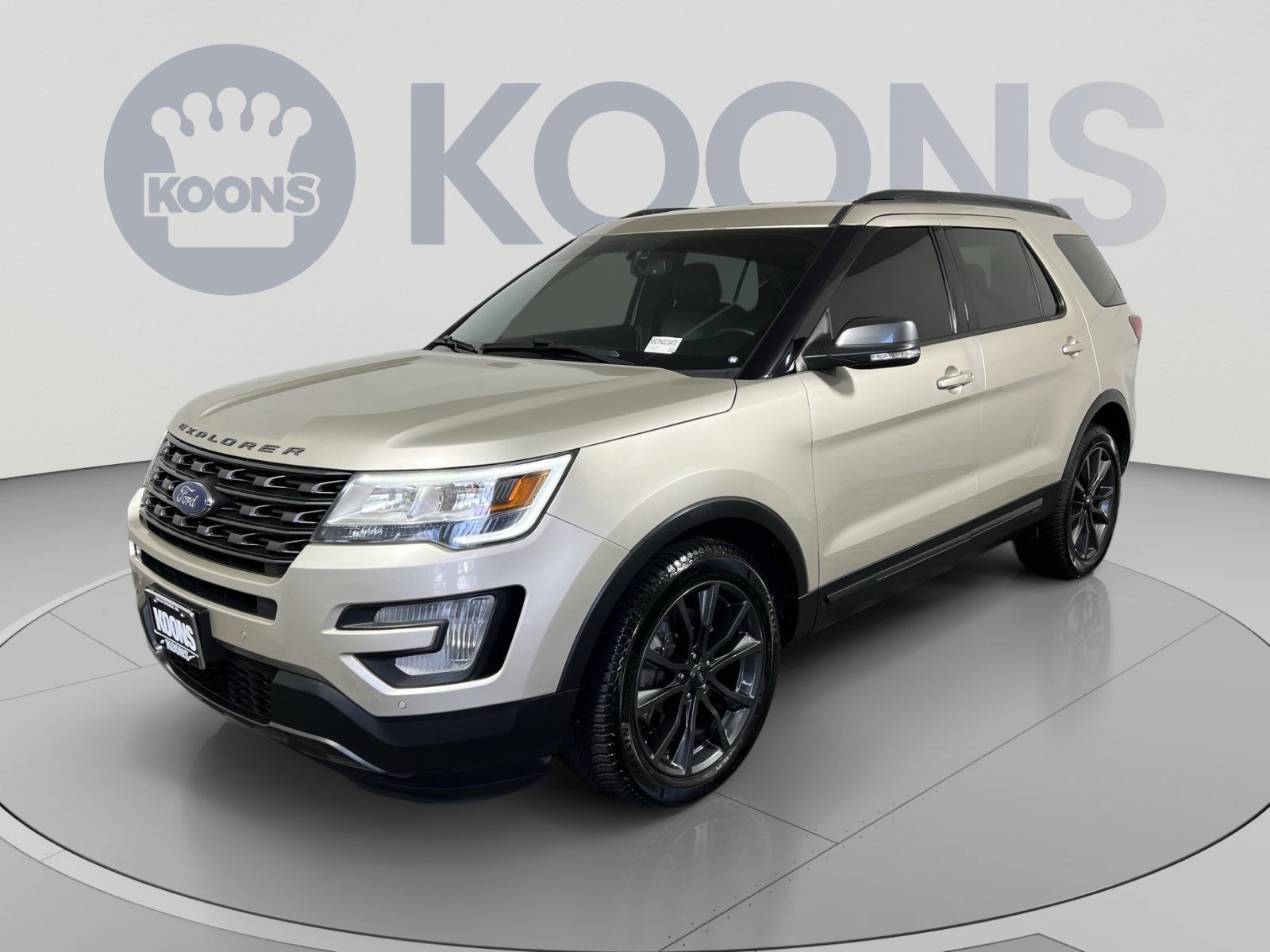 Used 2017 Ford Explorer XLT w/ Equipment Group 202A AWD/4WD image 1