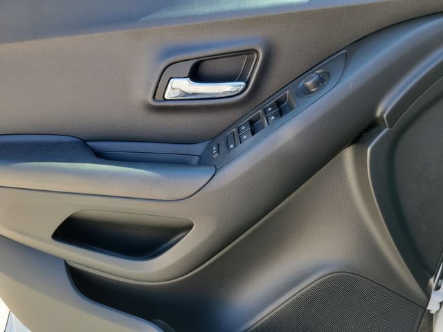 Used 2020 Chevrolet Trax LS w/ LPO, Cargo Package FWD image 14