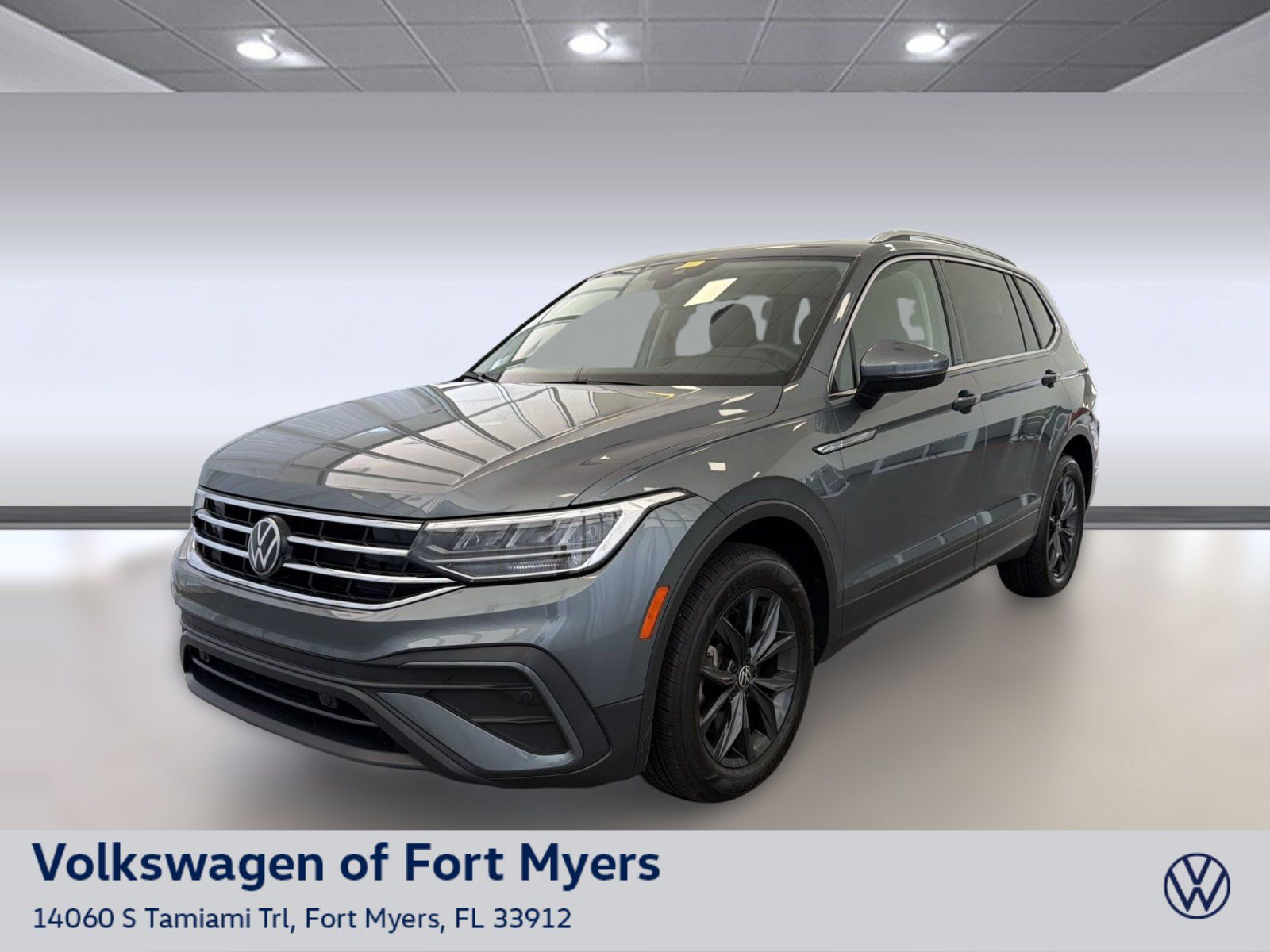 Certified 2024 Volkswagen Tiguan SE w/ Panoramic Sunroof Package FWD image 1