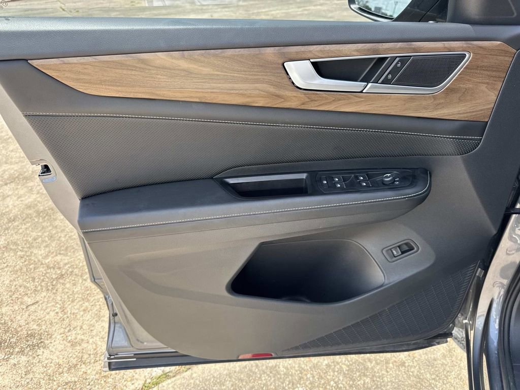 Used 2024 Volkswagen Atlas SE image 35