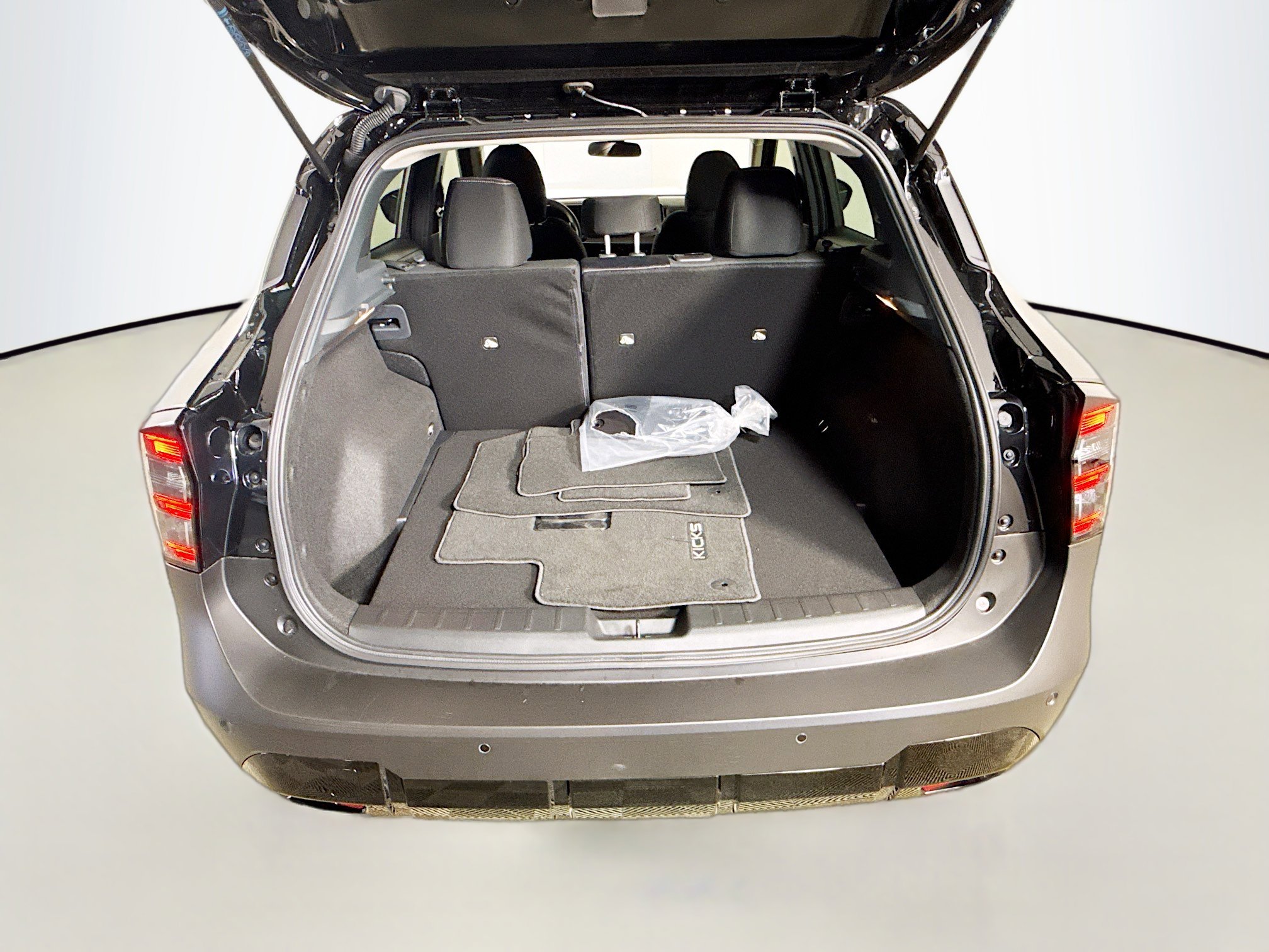 Used 2026 Nissan Kicks SV FWD image 35