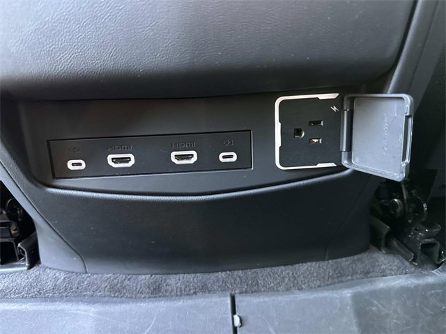 Used 2024 Cadillac Escalade Sport w/ LPO, ONYX Package image 20