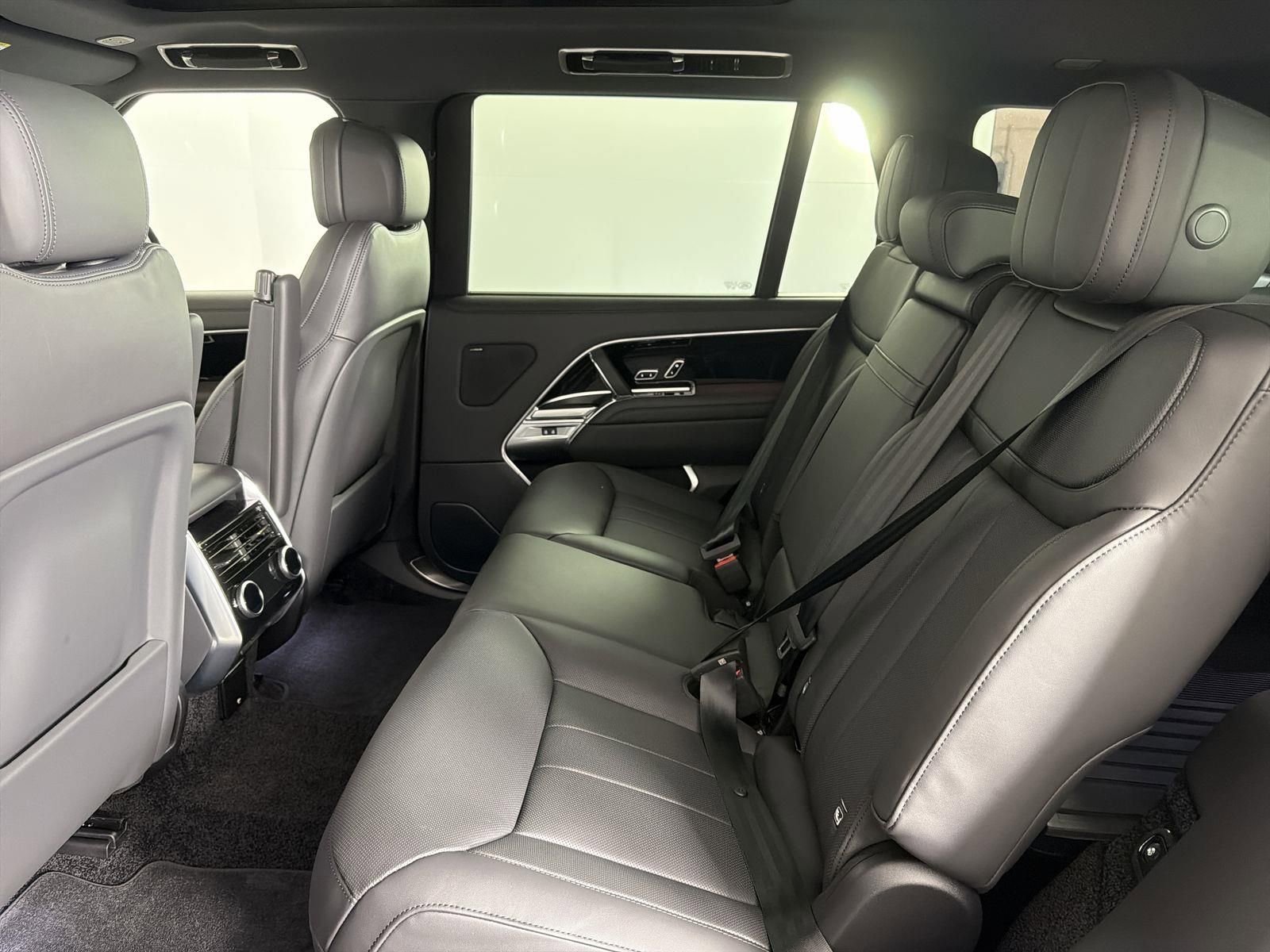 New 2026 Land Rover Range Rover Long Wheelbase SE image 27