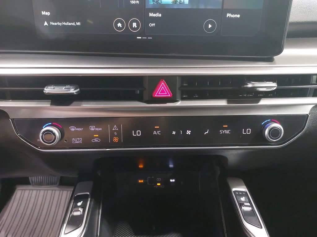 Used 2025 Kia Sorento S w/ Panoramic Sunroof Package FWD image 35