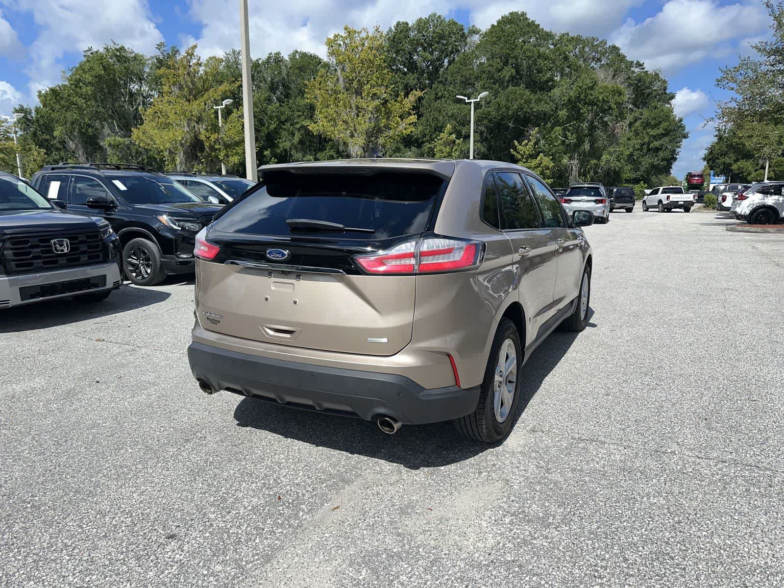 Used 2020 Ford Edge SE FWD image 6