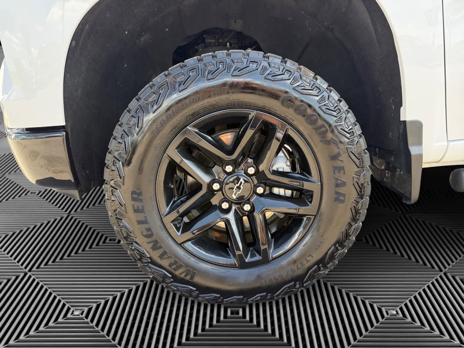 Used 2024 Chevrolet Silverado 1500 LT Trail Boss w/ Convenience Package II AWD/4WD image 9