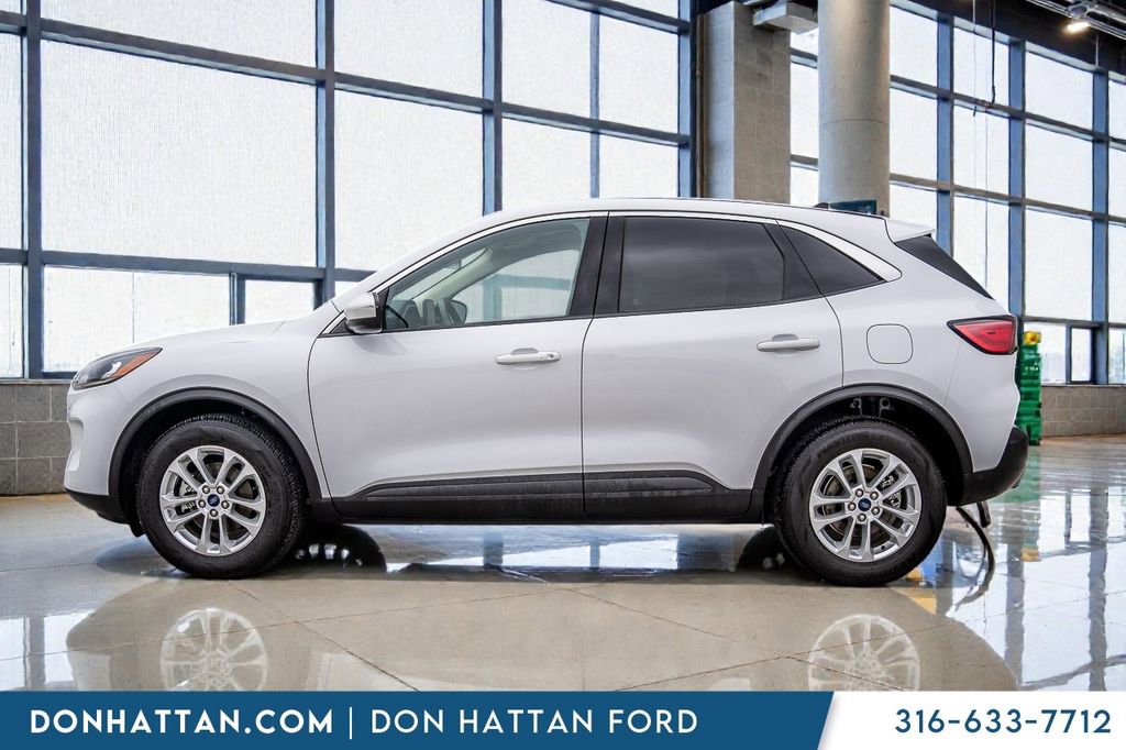 Used 2020 Ford Escape SE image 2