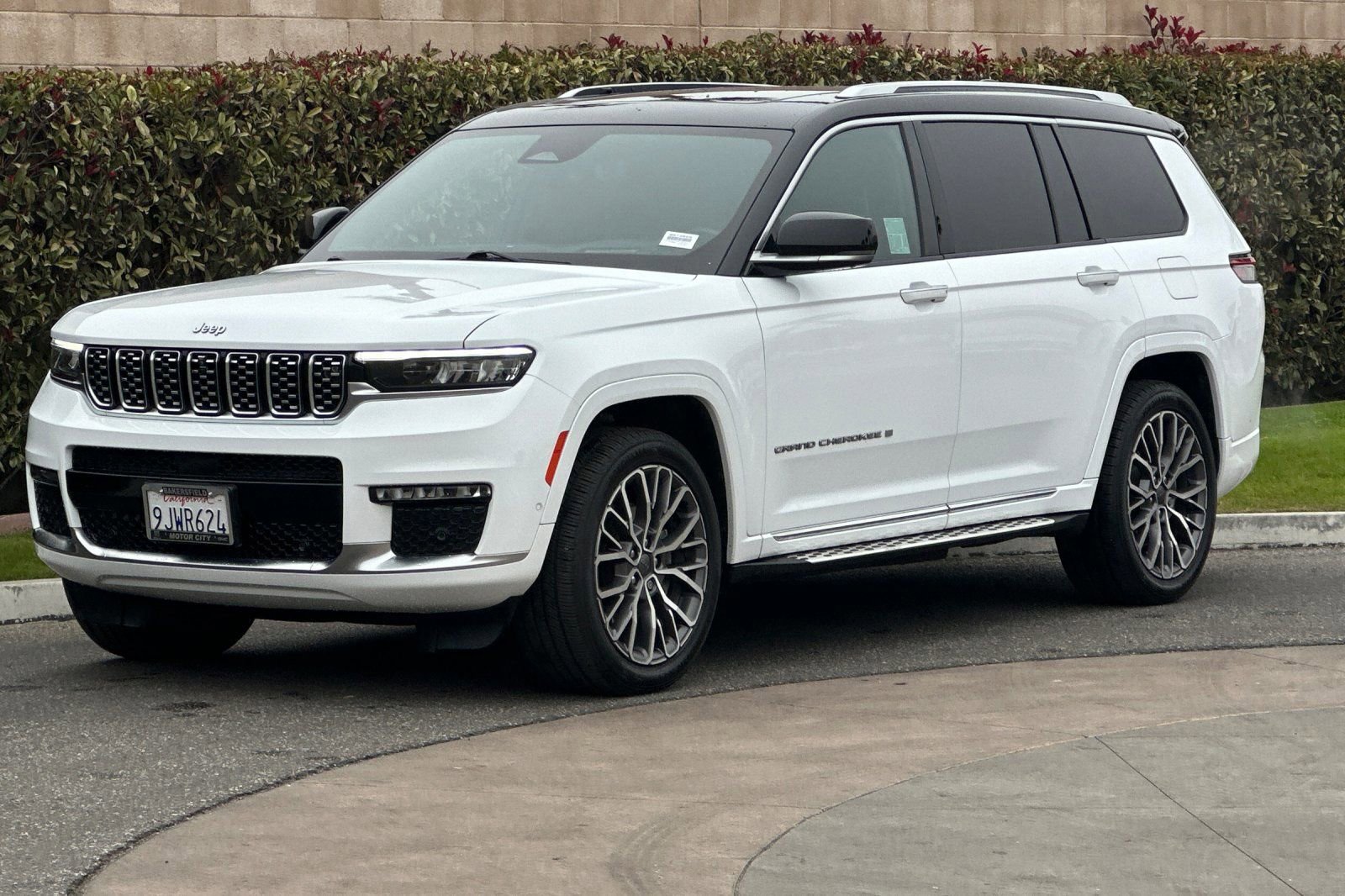 Used 2023 Jeep Grand Cherokee L Summit image 8