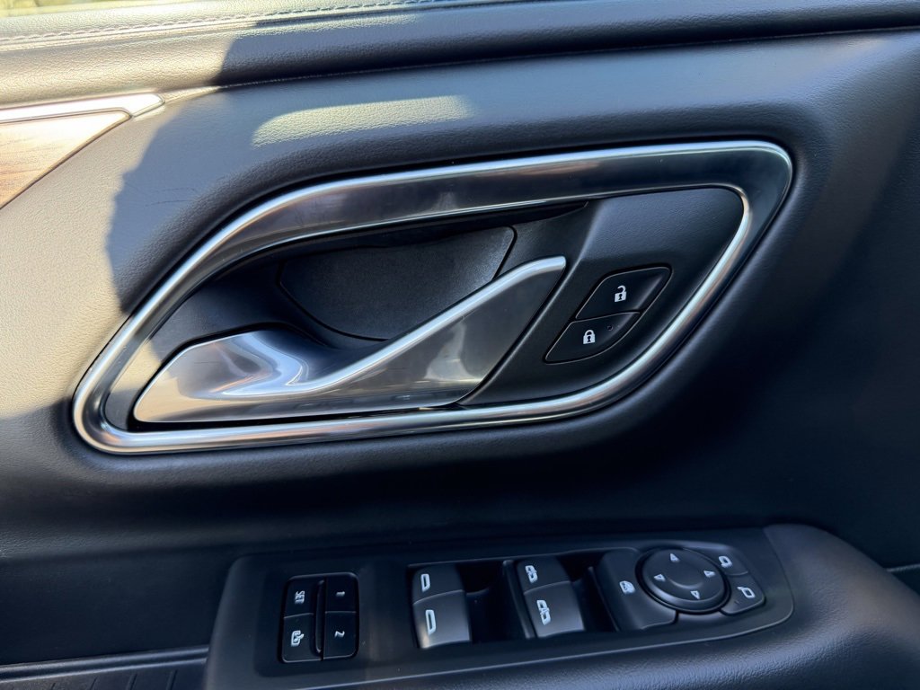 Used 2023 Chevrolet Suburban LT image 13