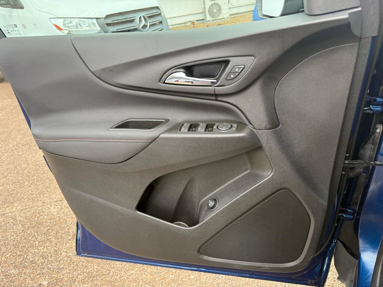 Used 2023 Chevrolet Equinox RS image 12