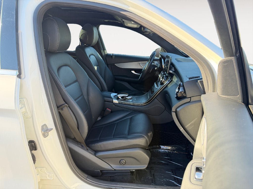 Used 2019 Mercedes-Benz GLC 300 4MATIC image 24