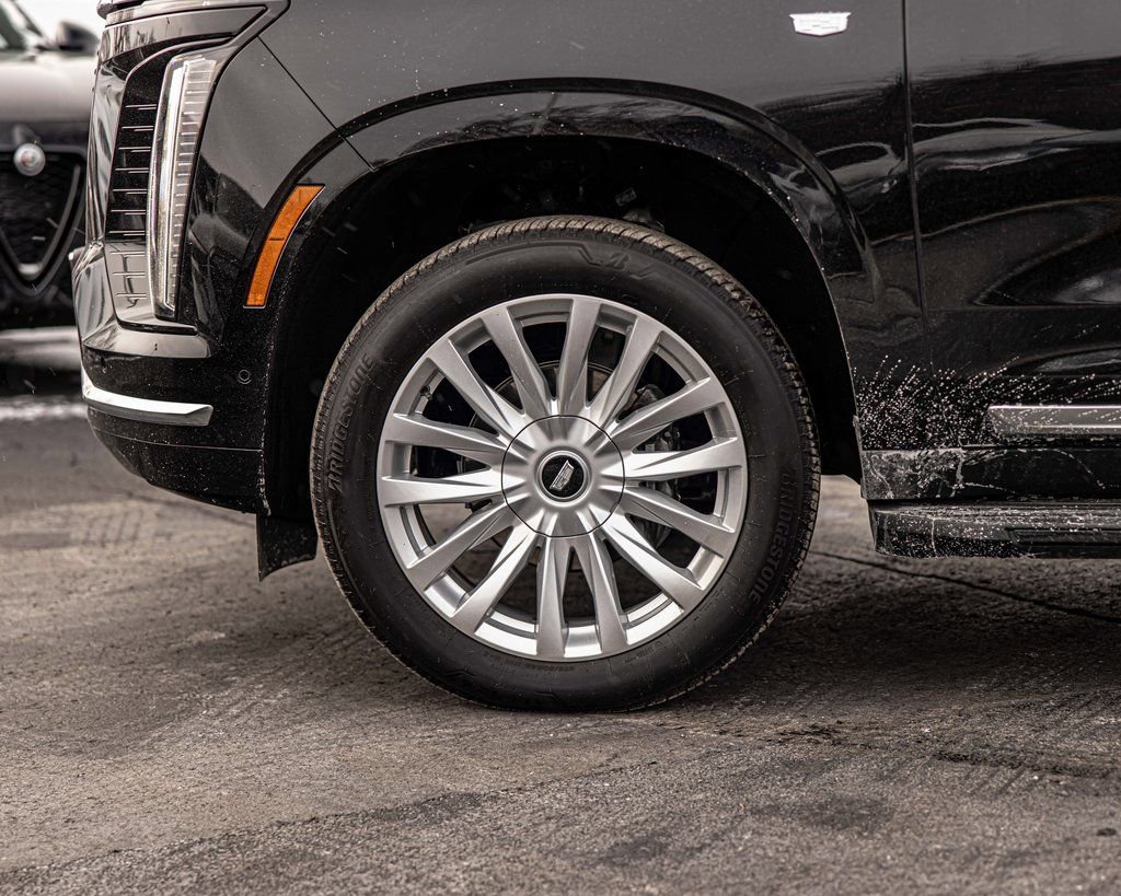 Used 2025 Cadillac Escalade Luxury image 9