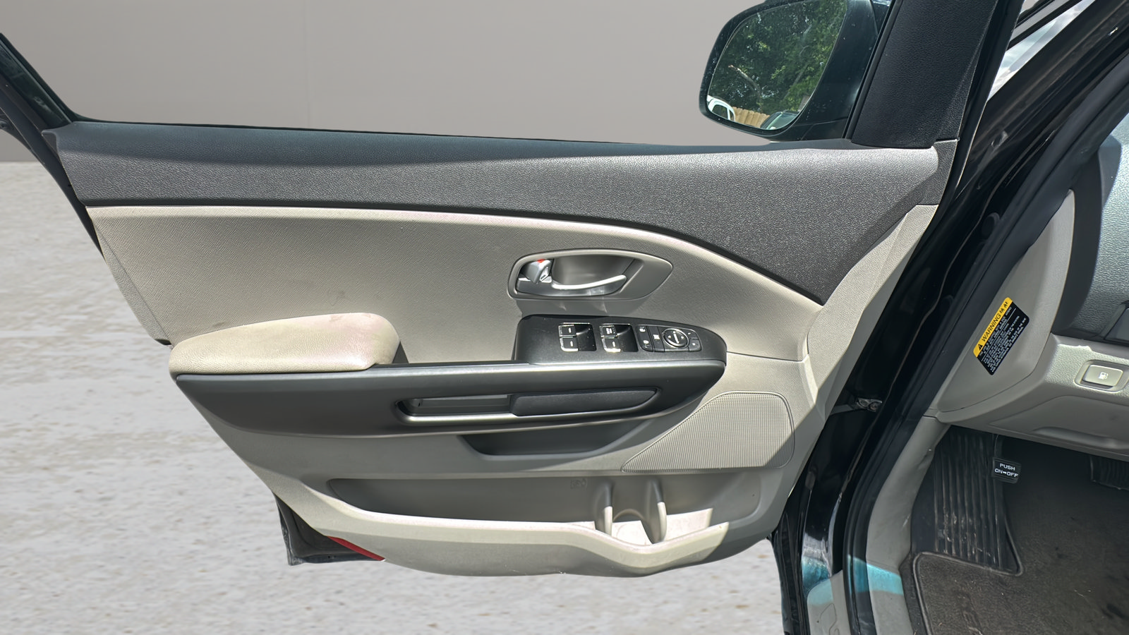 Used 2018 Kia Sedona L FWD image 18