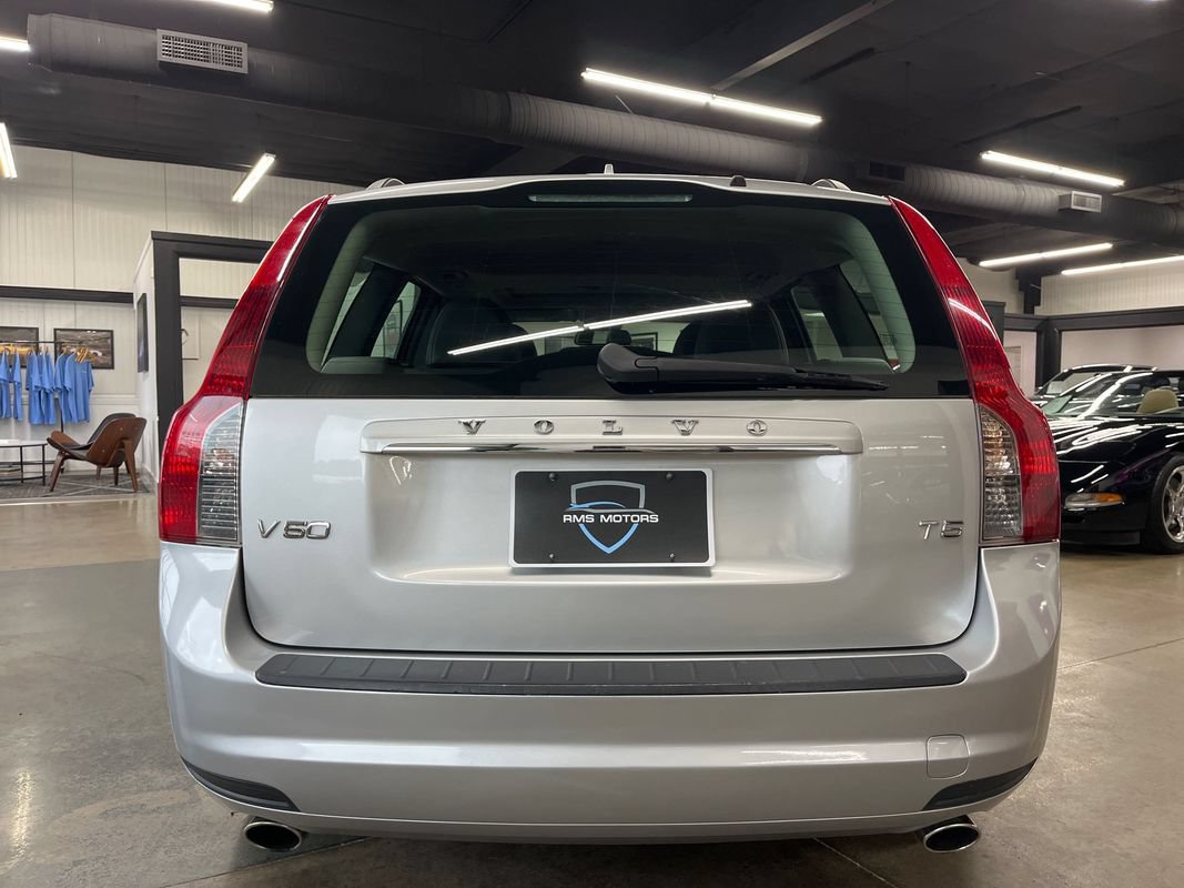 Used 2011 Volvo V50 T5 w/ Preferred Pkg FWD image 14