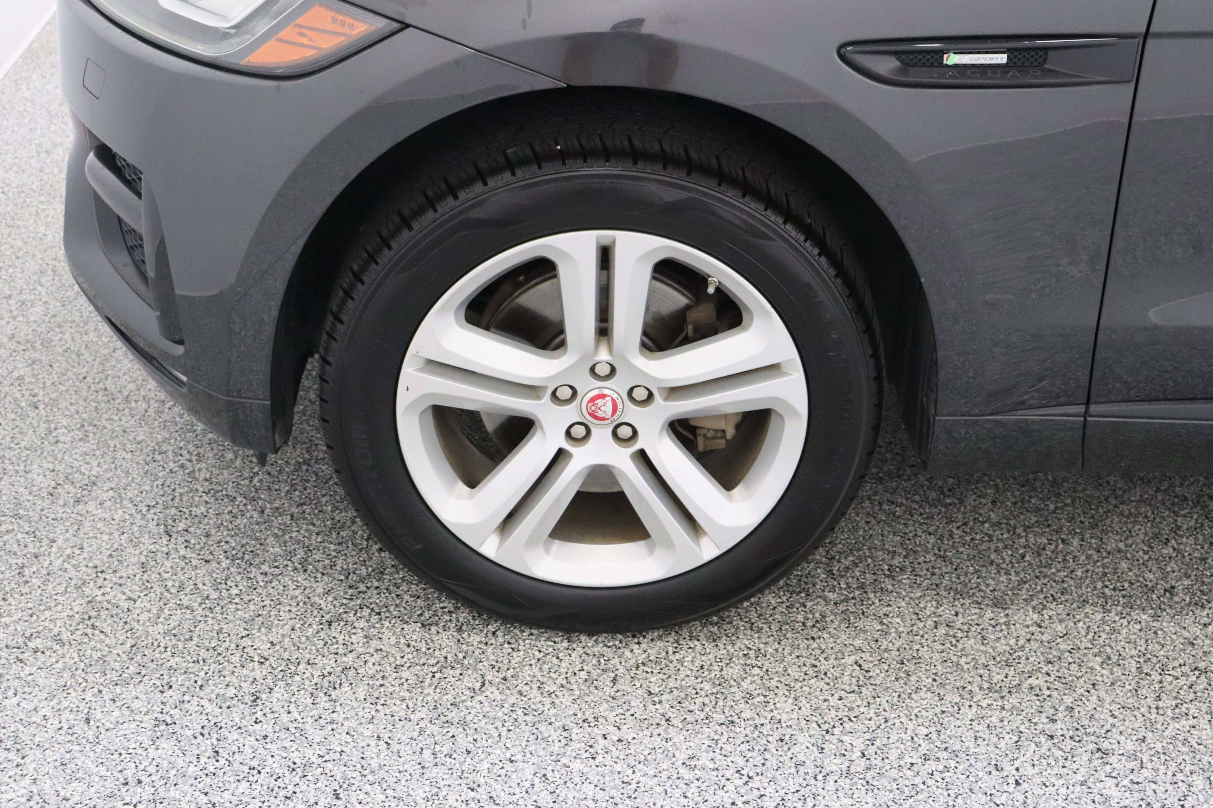 Used 2018 Jaguar F-PACE R-Sport AWD/4WD image 11