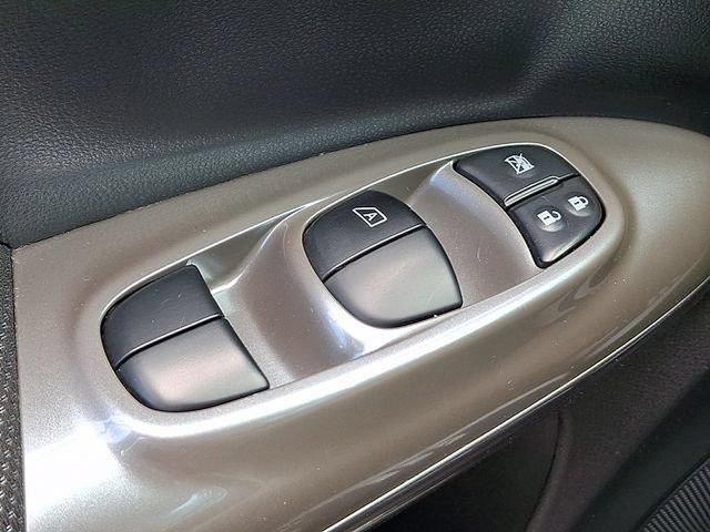 Used 2014 Nissan Juke S AWD/4WD image 24