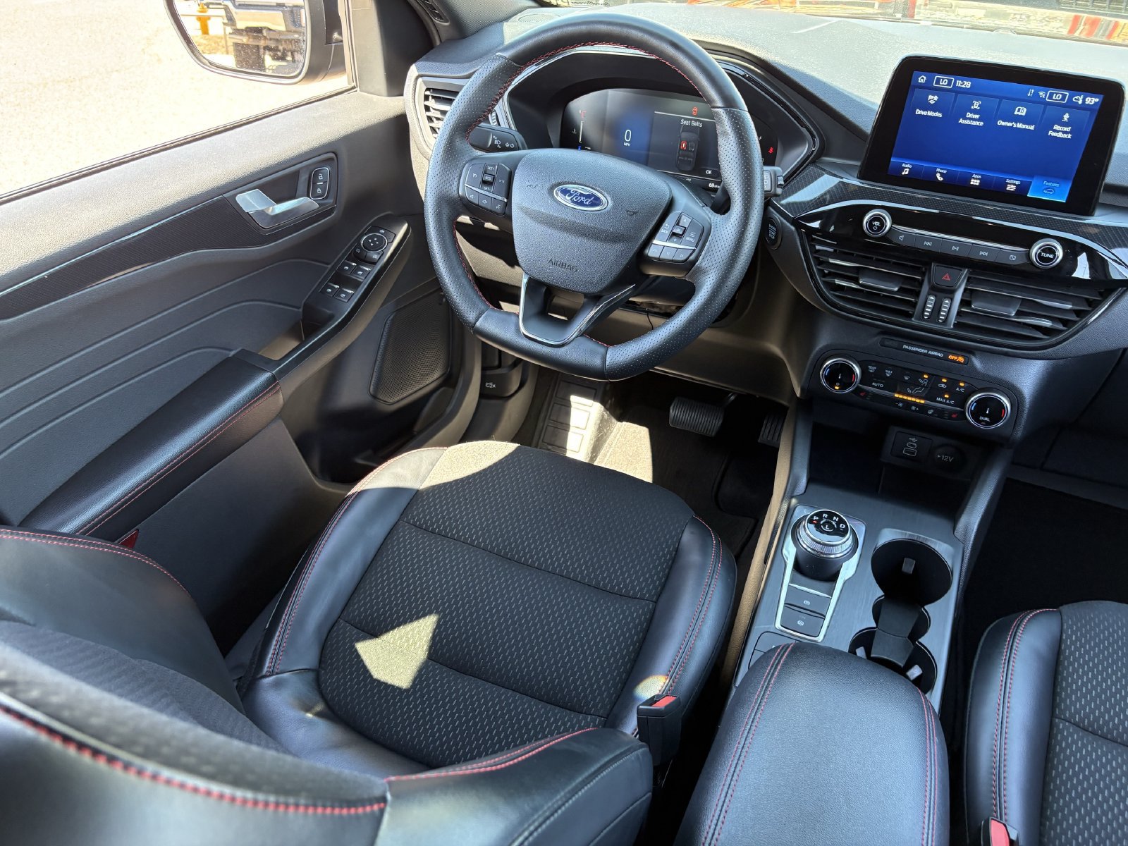 Certified 2025 Ford Escape ST-Line Select AWD/4WD image 19